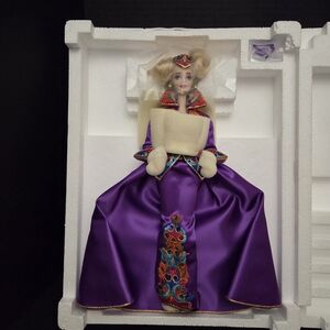 1993 The Presidential Porcelain Barbie Collection Royal Splendor #10950